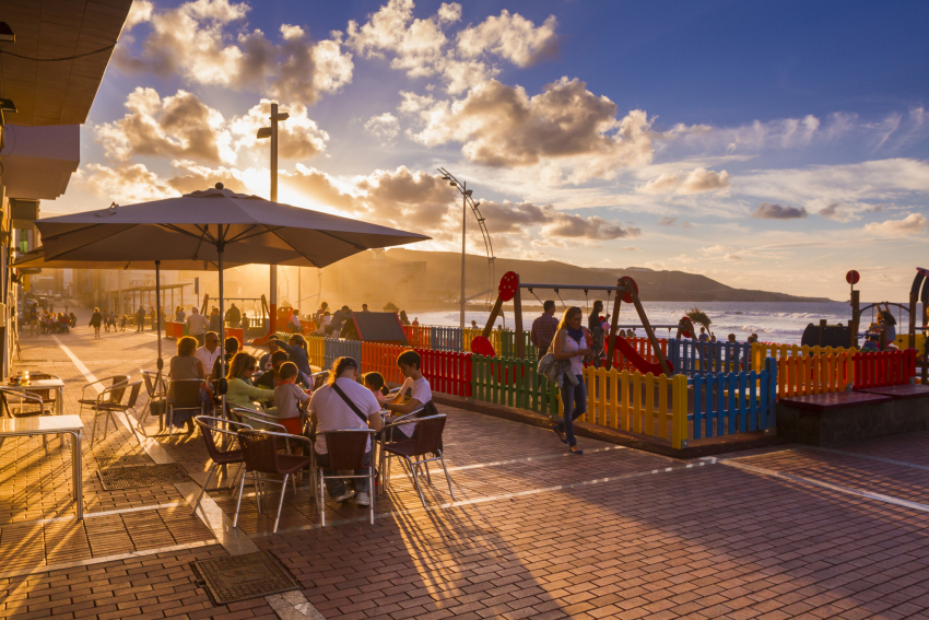 Local GRan Canaria Spot: El Tibur&oacute;n Hamburgueser&iacute;a on Las Canteras beach